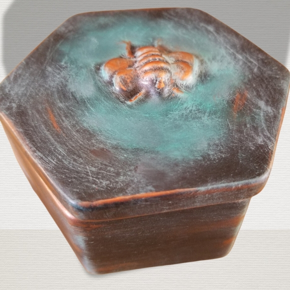 Procelain Bumblebee copper patina finish keepsake box trinket box jewelry box - Picture 5 of 8
